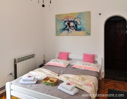 Διαμέρισμα στούντιο, ενοικιαζόμενα δωμάτια στο μέρος Tivat, Montenegro - 01